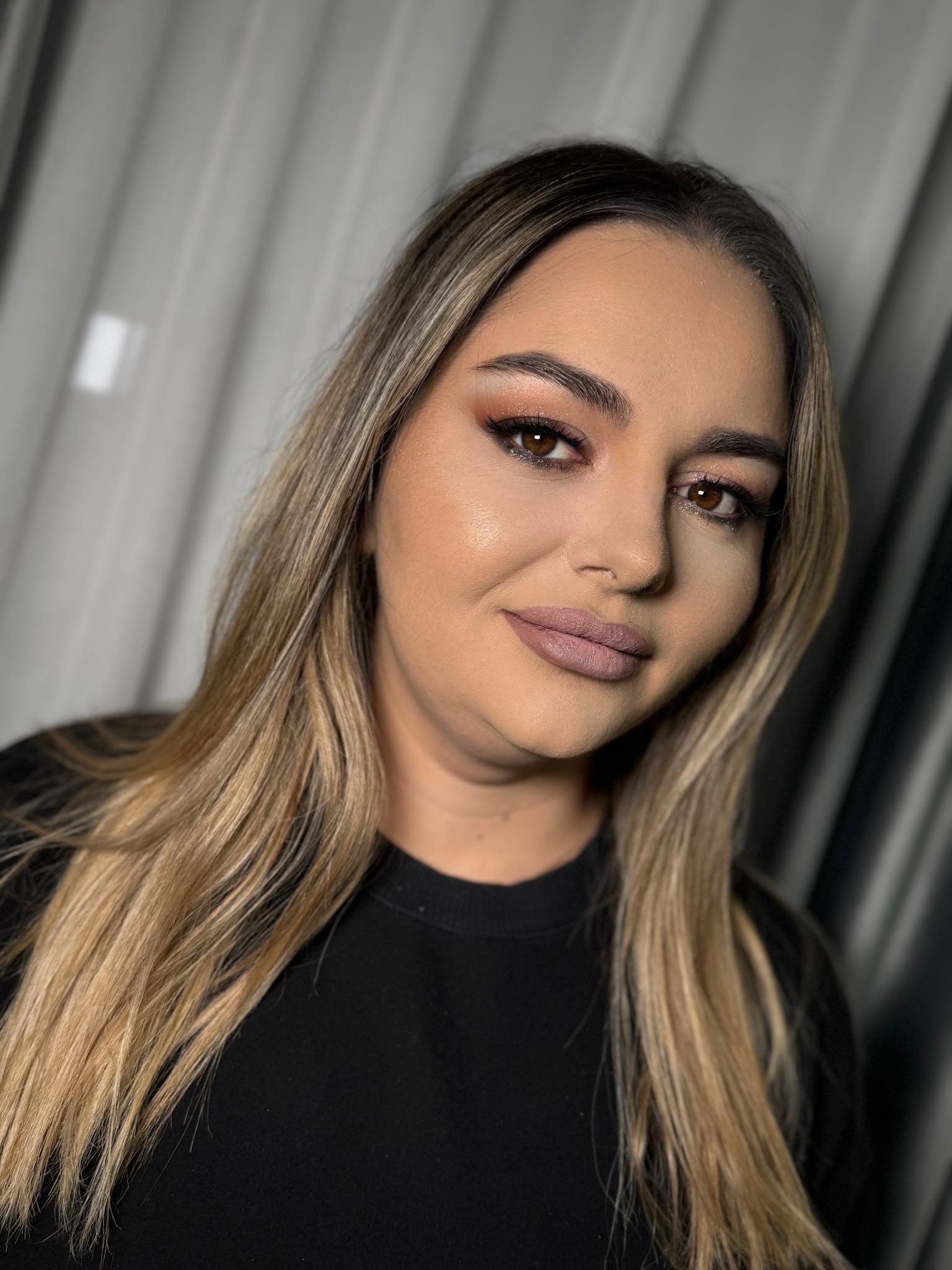 Cele mai potrivite nuanțe pentru machiajul ochilor căprui